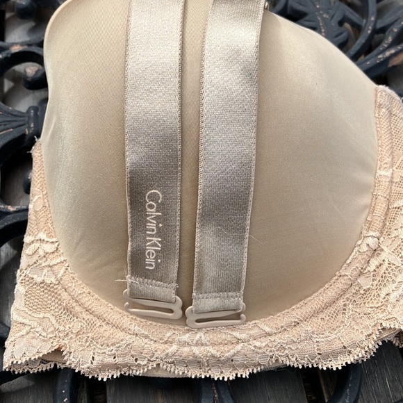 Calvin Klein Nude Convertible Bra - Picture 8 of 8